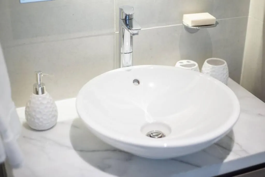 Upscale 1 Bed Apartment In Business Bay-Suiteable Dubai